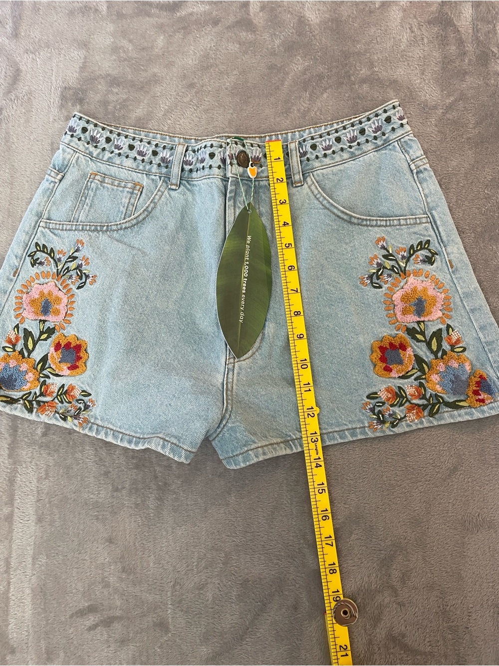 FARM Rio Light Blue Denim Shorts with Multicolor Floral Embroidery Size 31 NWT